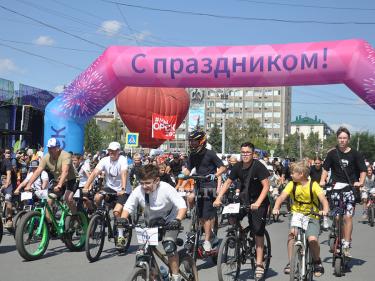 Самым добрым велосипедистам – апельсины
