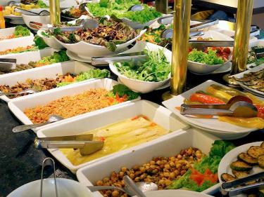 Шведский стол поможет детям?